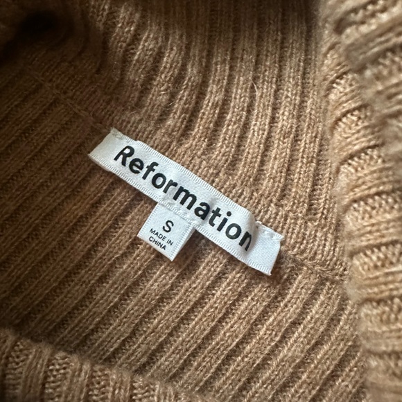 Reformation Cashmere Luisa Sweater - Picture 3 of 4